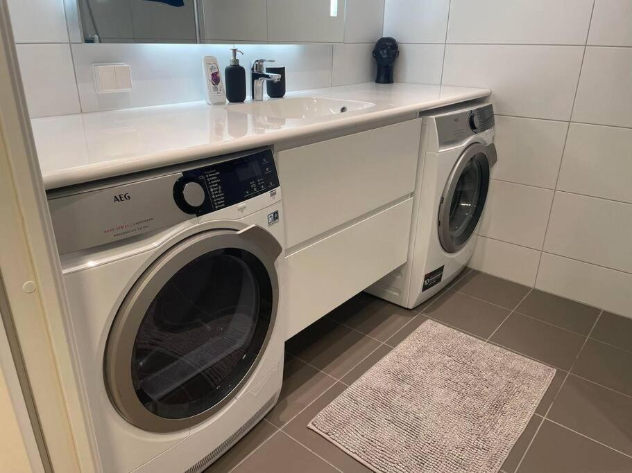 Nydalen/Storo- Ved T-Banestasjon Apartment ออสโล ภายนอก รูปภาพ